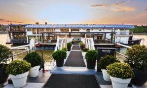 Vogue Boat Apartments